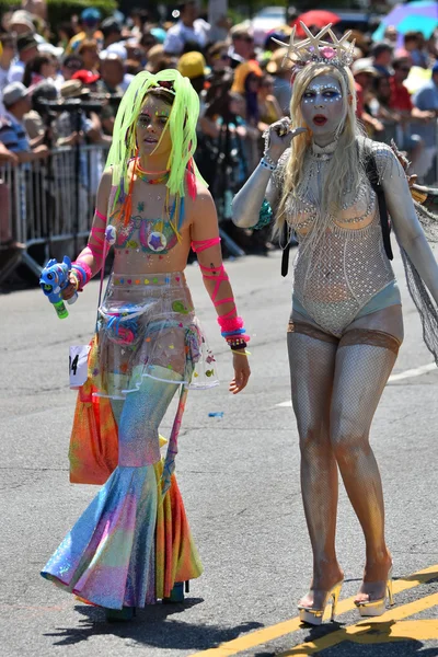 34e jaarlijkse zeemeermin parade op Coney Island — Stockfoto