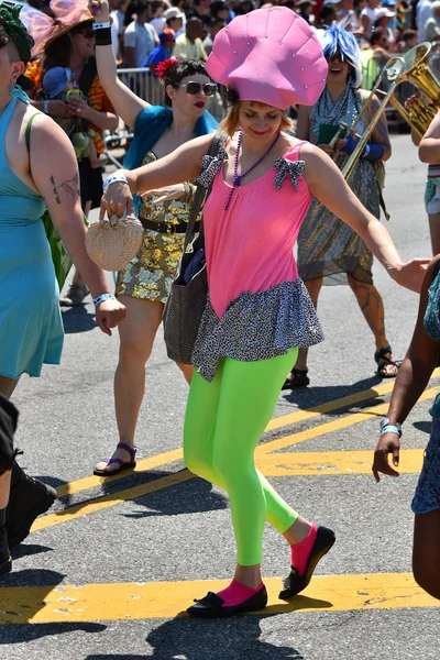 34e jaarlijkse zeemeermin parade op Coney Island — Stockfoto