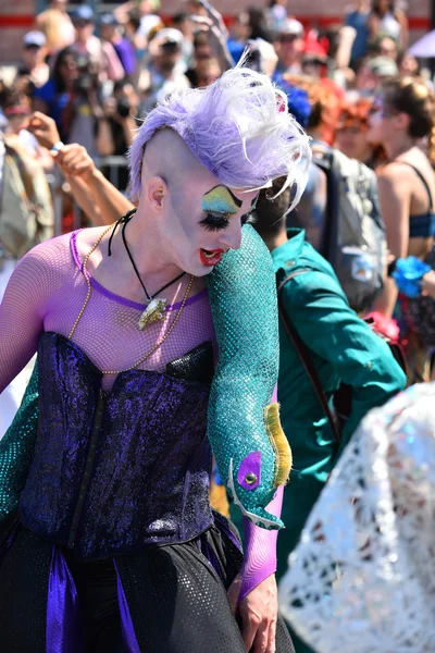 34. roční přehlídka mořské panny na Coney Islandu — Stock fotografie