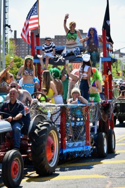34 Yıllık Denizkızı Geçit Coney Adası'nda