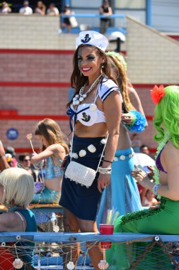 34 Yıllık Denizkızı Geçit Coney Adası'nda