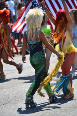 34 Yıllık Denizkızı Geçit Coney Adası'nda