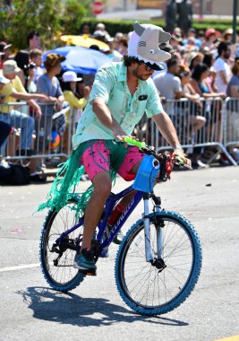 34 Yıllık Denizkızı Geçit Coney Adası'nda