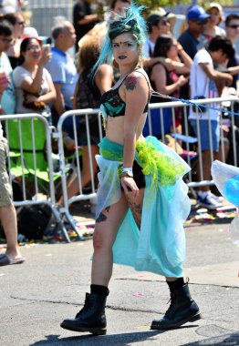 34 Yıllık Denizkızı Geçit Coney Adası'nda