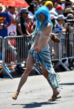 34 Yıllık Denizkızı Geçit Coney Adası'nda