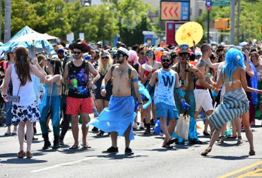 34 Yıllık Denizkızı Geçit Coney Adası'nda