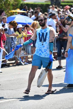 34 Yıllık Denizkızı Geçit Coney Adası'nda