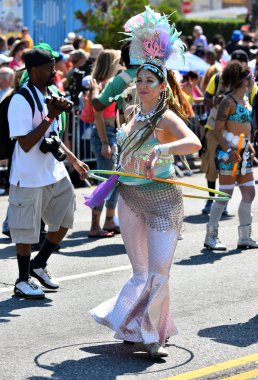 34 Yıllık Denizkızı Geçit Coney Adası'nda