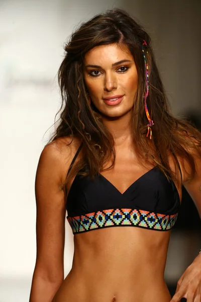 Défilé de mode de maillots de bain Luli Fama à la tente Funkshion pour Miami Swim Week — Photo