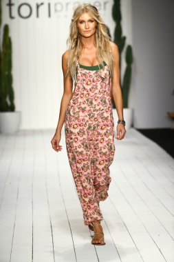 Tori Praver mayo defile Funkshion çadır Miami hafta yüzmek için