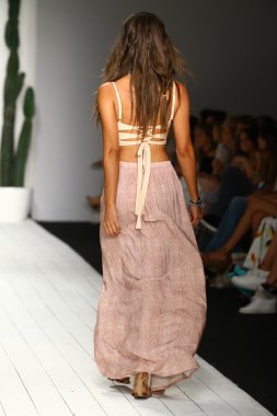 Tori Praver mayo defile Funkshion çadır Miami hafta yüzmek için