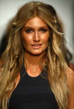 Tori Praver mayo defile Funkshion çadır Miami hafta yüzmek için