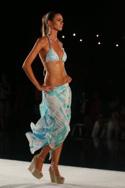 Caffe mayo defile W Hotel'de Miami hafta yüzmek