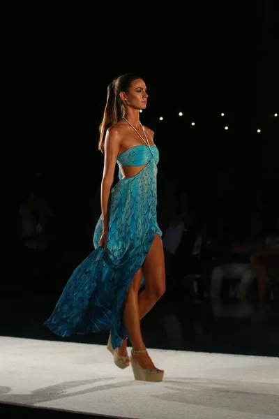 Desfile de moda de trajes de baño Caffe en el hotel W para Miami Swim Week —  Fotos de Stock