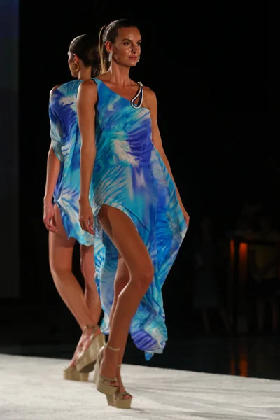 Caffe desfile de moda Swimwear no hotel W para Miami Swim Week — Fotografia de Stock