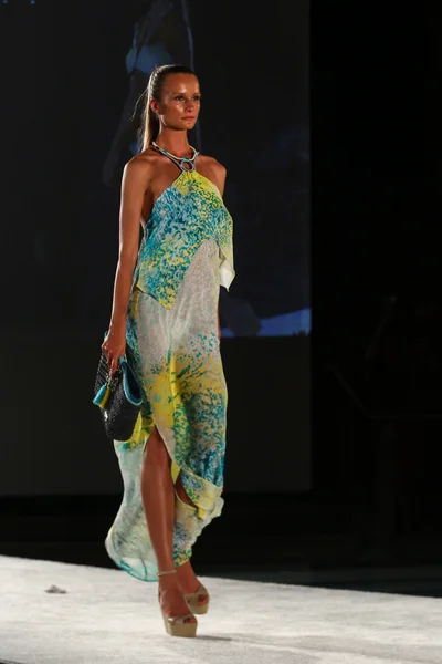 Desfile de moda de trajes de baño Caffe en el hotel W para Miami Swim Week — Foto de Stock