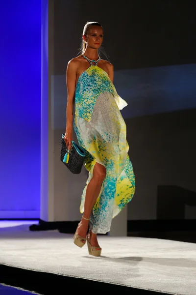 Desfile de moda de trajes de baño Caffe en el hotel W para Miami Swim Week — Foto de Stock