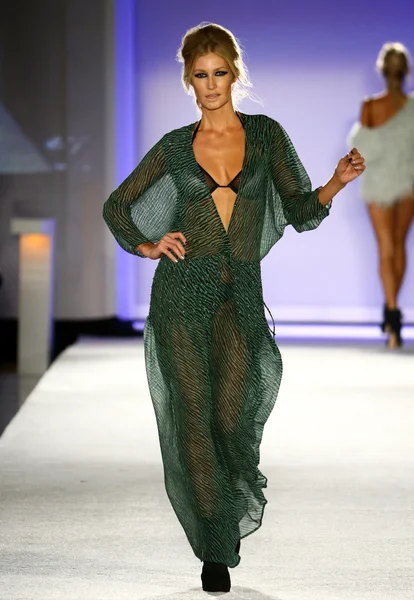 Indah swimwear Fashion Show på W Hotel för Miami Swim Week — Stockfoto