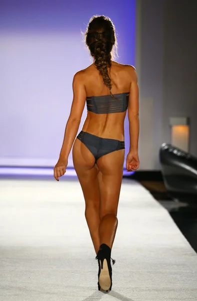 Indah Swimwear fashion show at W hotel for Miami Swim Week — Stock Photo, Image