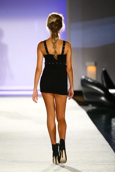 Indah swimwear Fashion Show på W Hotel för Miami Swim Week — Stockfoto