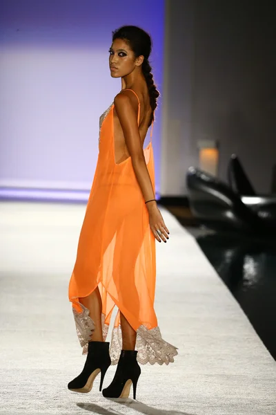 Desfile de moda Indah Swimwear en el hotel W para Miami Swim Week — Foto de Stock