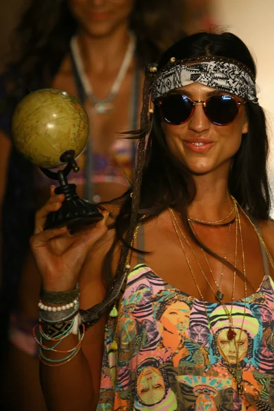 Défilé de mode Maaji Swimwear à l'hôtel W pour Miami Swim Week — Photo