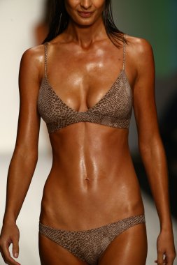 Akasya Swimwear defile Funkshion çadır, Miami hafta yüzmek