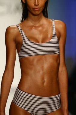 Akasya Swimwear defile Funkshion çadır, Miami hafta yüzmek