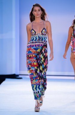 Agua Bendita tasarımcıları giyim yüzmek 