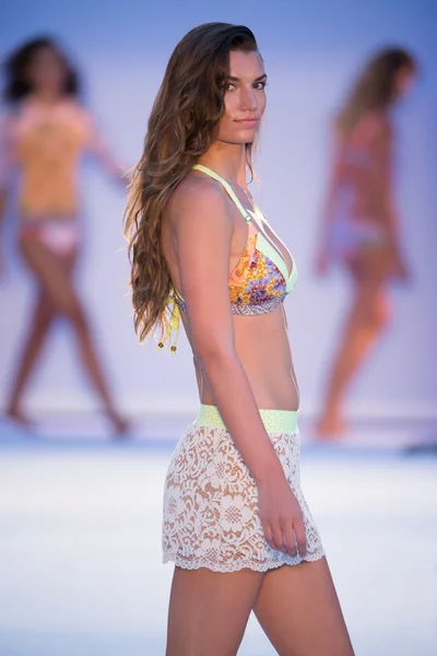 Maaji - sfilata di moda Protela Colombian Brands all'hotel W per la Miami Swim Week — Foto Stock