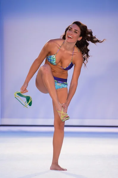 Babalu-Protela Colombiaanse merken fashion show bij W Hotel for Miami Swim week — Stockfoto