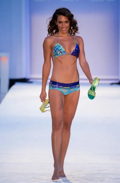Babalu - Protela Colombian Marques défilé de mode à l'hôtel W pour Miami Swim Week — Photo