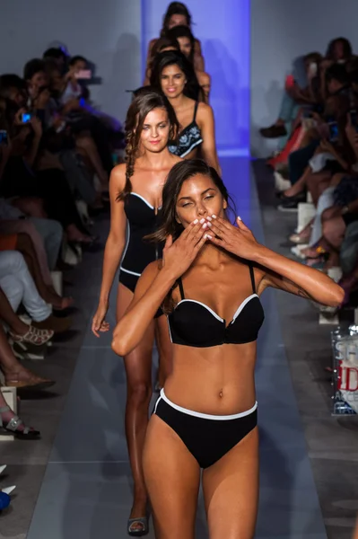 Sfilata di moda Gottex Swim — Foto Stock