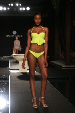  Sinesia Karol moda sunumu 