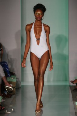 Mia Marcelle moda sunumu