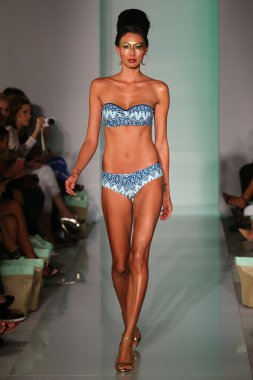 Mia Marcelle moda sunumu