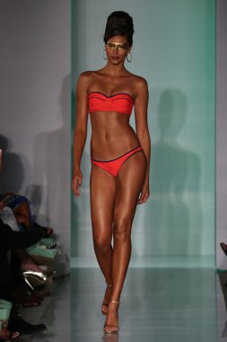 Mia Marcelle moda sunumu