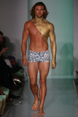 Mia Marcelle moda sunumu