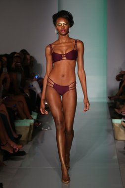 Mia Marcelle moda sunumu