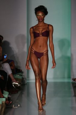 Mia Marcelle moda sunumu