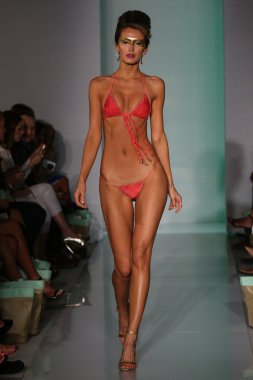 Mia Marcelle moda sunumu