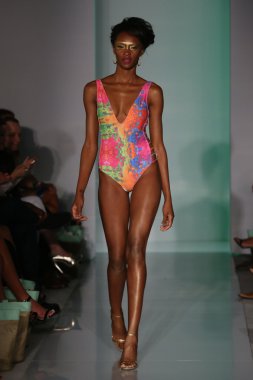 Mia Marcelle moda sunumu