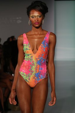 Mia Marcelle moda sunumu