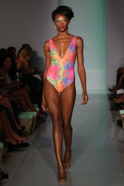 Mia Marcelle moda sunumu