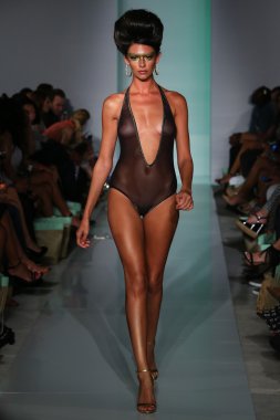 Mia Marcelle moda sunumu