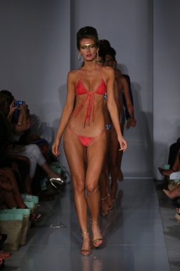 Mia Marcelle moda sunumu