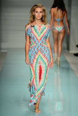 Luli Fama bahar yaz 2017 pist göster