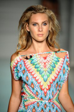 Luli Fama bahar yaz 2017 pist göster