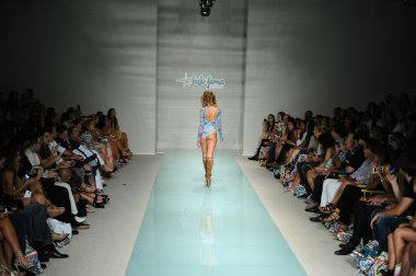 Luli Fama bahar yaz 2017 pist göster 