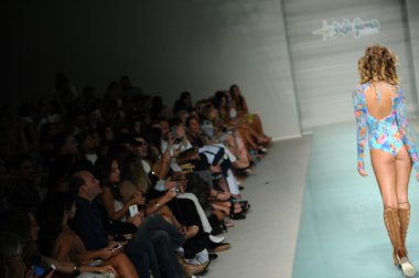 Luli Fama bahar yaz 2017 pist göster 